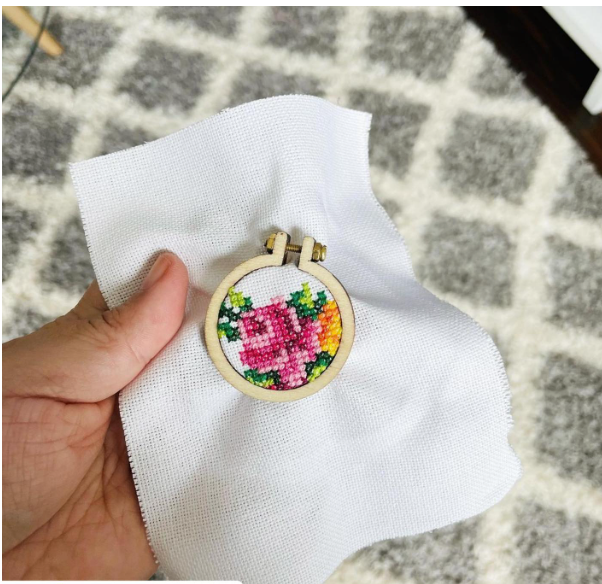 Create your own fabric and stitched jewellery! Set of 3 Mini Embroidery Hoops & Aida cloth -  Beginner friendly - Quick Easy Fun Gifts